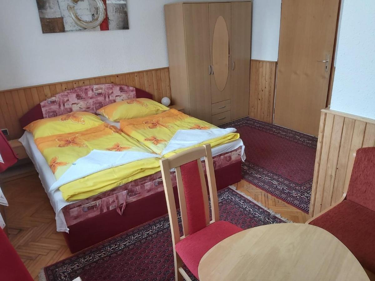 Hotel Penzion Fontana Náměšť nad Oslavou Exterior foto