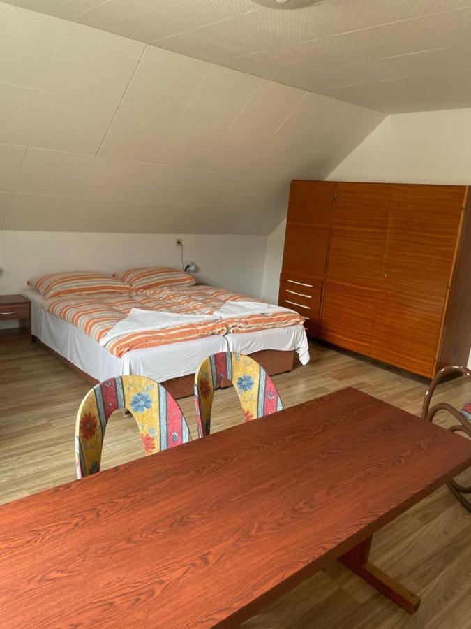 Hotel Penzion Fontana Náměšť nad Oslavou Exterior foto