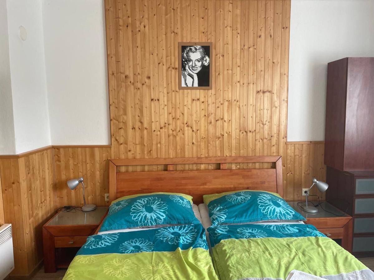 Hotel Penzion Fontana Náměšť nad Oslavou Exterior foto