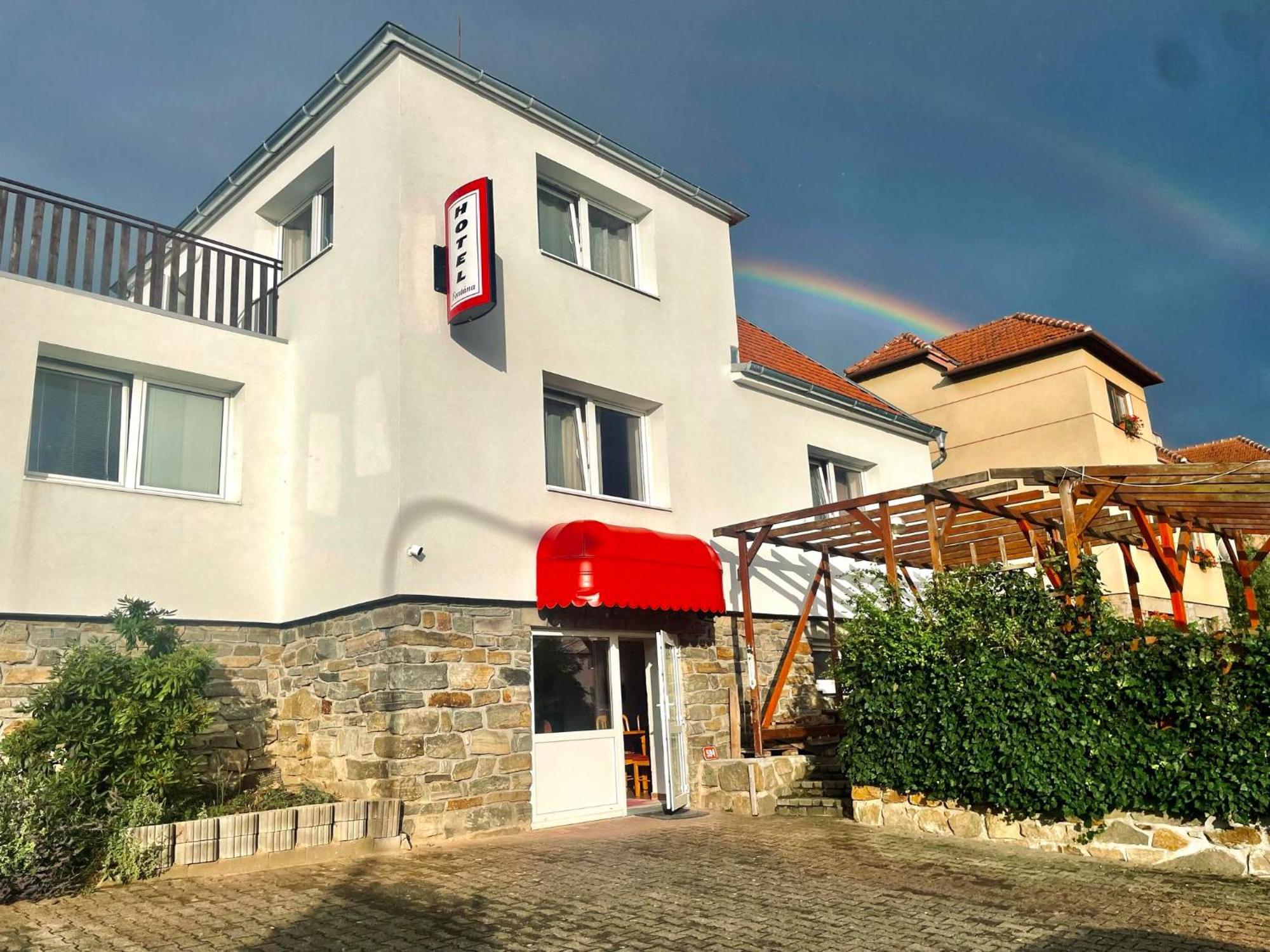 Hotel Penzion Fontana Náměšť nad Oslavou Exterior foto